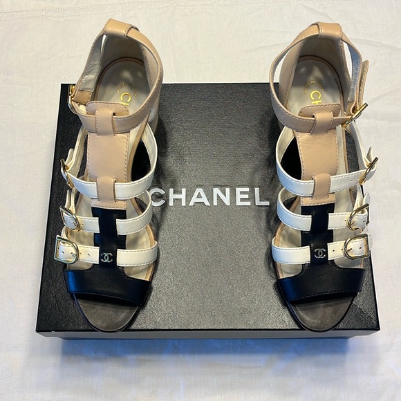 Chanel sandals biege black  and cream - Picture 1 of 7
